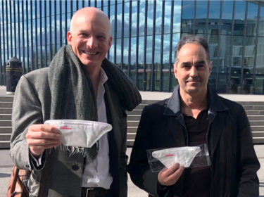 From left: Carlo Centonze, Dr. Thierry Pelet holding the first prototype of HeiQ Viroblock NPJ03 treated face masks