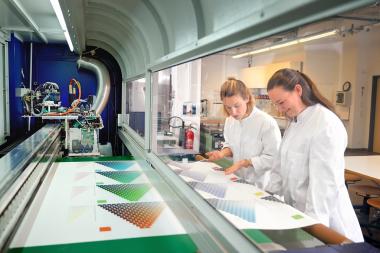 Umweltschonend und effizient: Neues Verfahren soll Digitaldruck von Textilien verbessern