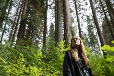 Durch die Zusammenarbeit zwischen Maggie Rogers und The North Face können Fans der Musikerin ihr neues, von der Natur inspiriertes Lied „Split Stones“ durch digitale Interaktion hörbar machen