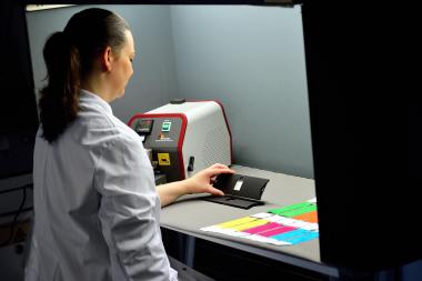 Forscher entwickeln Lösung für sparsamen digitalen Pigmentdruck auf Textil 