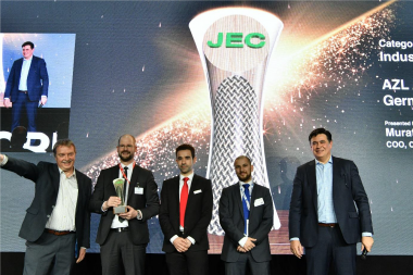 JEC AWARD Gewinner AZL zusammen mit einigen Projektpartnern bei der Preisverleihung auf der JEC in Paris