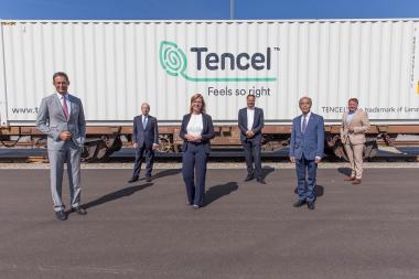 10,460 kilometers: First direct complete train with Austrian TENCEL™ branded fibers from Vienna to China