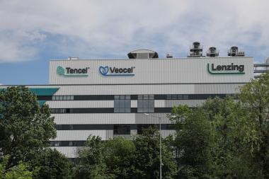 Lenzing supports school competition on circular economy and climate protection