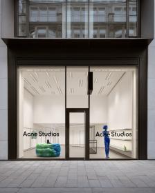 Schwedisches Fashionlabel „Acne Studios“ feiert Neueröffnung in Hamburg