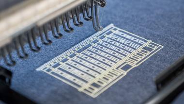 H&M and Coloreel: Personalized embroidery in Berlin store