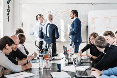 Gemeinsam Maßnahmen identifizieren und Lösungen ableiten – mithilfe des strukturierten VDI ZRE-Workshopformats „Ressourcensprint 4.0“.