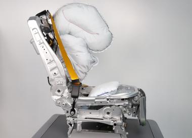 Das „Z-Guard“ Konzept verbindet Zero-Gravity Lösungen mit erhöhter Sicherheit auch im Fall von seitlichen Kollisionen.