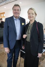 Thekla Walker, baden-württembergische Ministerin für Umwelt, Klima und Energiewirtschaft, mit Südwesttextil-Präsident Bodo Th. Bölzle.