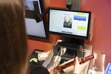 EHI-Studie zeigt, dass sich alle Handelsunternehmen strategisch mit KI beschäftigen