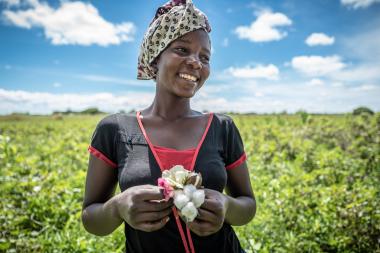 Baumwollbäuerin aus Tansania