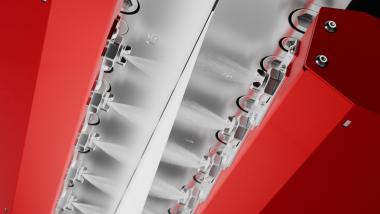 Die Hydrocharging-Unit hycuTEC reduziert den Druckverlust eines typischen FFP2-Filtermediums auf weniger als ein Viertel und schafft so eine Filtrationseffizienzen von über 99,99 %.