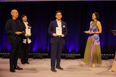Award winner Tobias Dickmeiß with his certificate