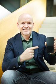 Andreas Unger zeigt, wie man Kunden-App, CRM-Daten und Punkteprogramm zur digitalen Kaufaktivierung nutzt.
