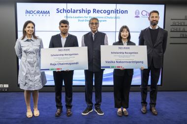 Mr. Aloke Lohia, Group CEO of Indorama Ventures presented scholarships to two recipients from the Chula.JPG