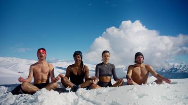Die Teilnehmenden lassen vertraute Wellness-Routinen hinter sich und tauchen beim Mammut Unwellness Retreat in echte Bergerlebnisse ein.